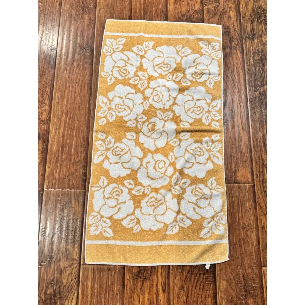 Vintage Cannon Royal Family Rose Floral Bath Towel Cream Pink 21x42 Cotton Blend